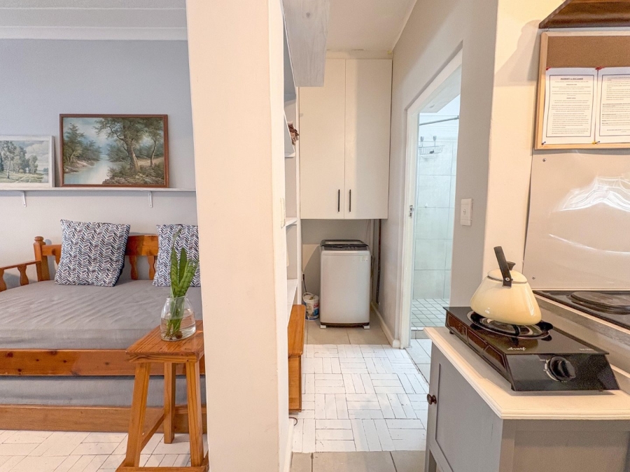 1 Bedroom Property for Sale in Vredehoek Western Cape